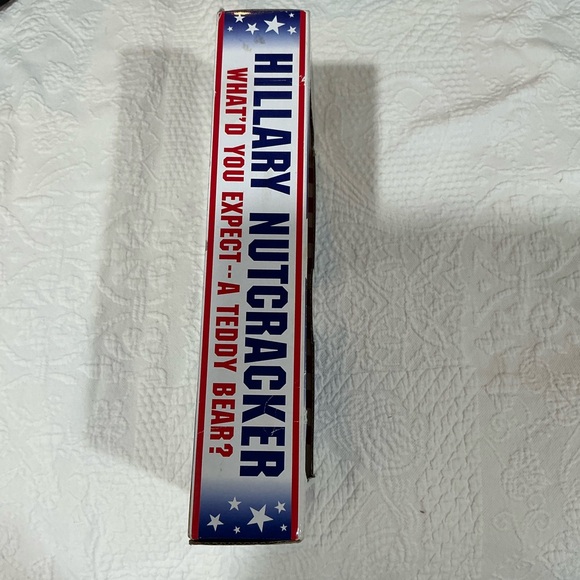 🌹 NIB The Hillary Nutcracker - Picture 2 of 7